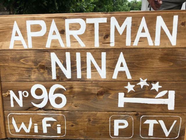 Apartman Nina Licko Petrovo Selo ภายนอก รูปภาพ