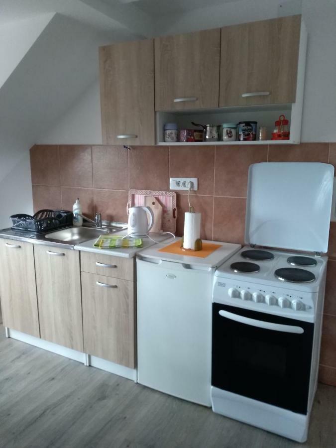 Apartman Nina Licko Petrovo Selo ภายนอก รูปภาพ