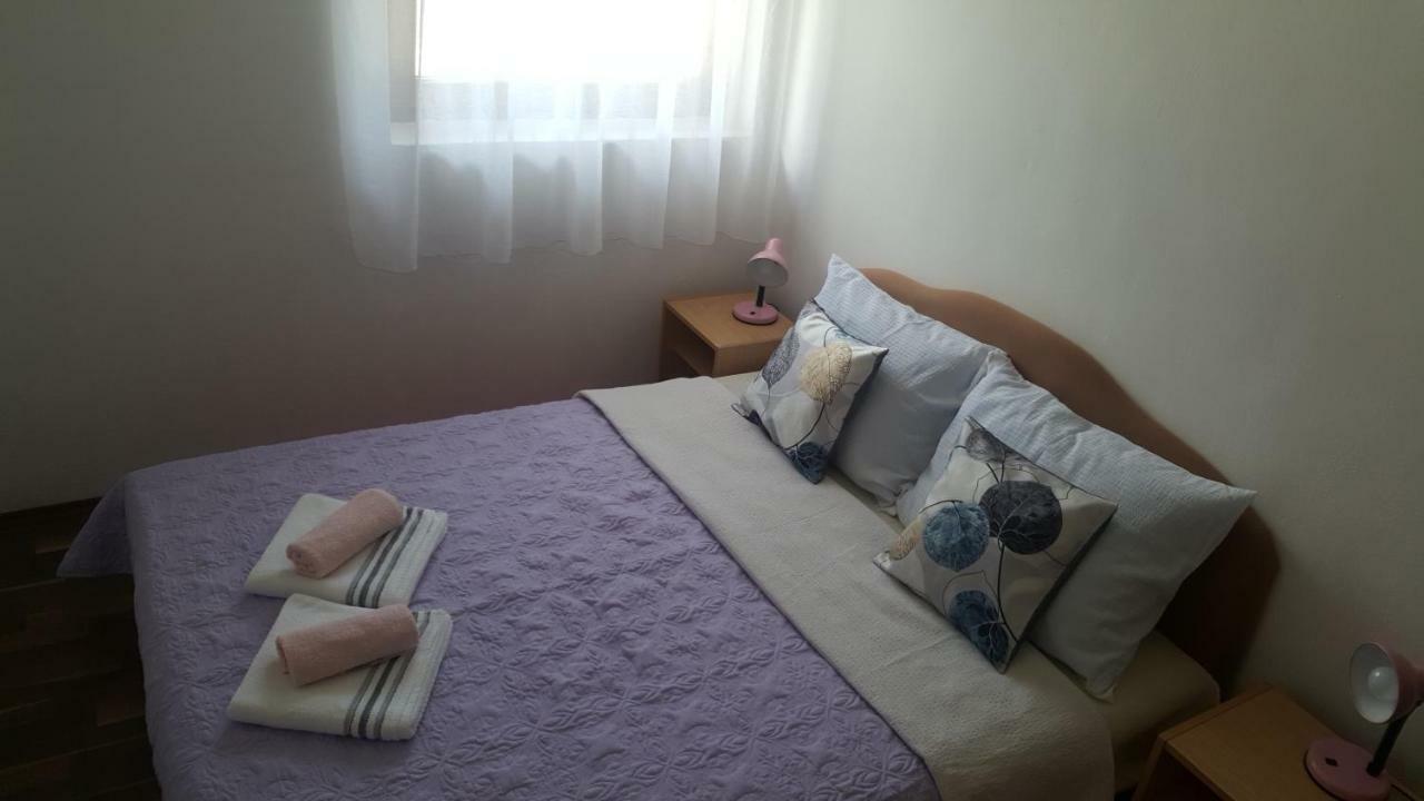 Apartman Nina Licko Petrovo Selo ภายนอก รูปภาพ