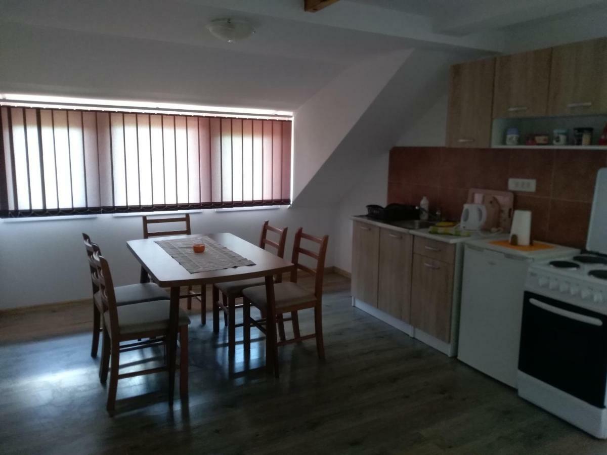 Apartman Nina Licko Petrovo Selo ภายนอก รูปภาพ